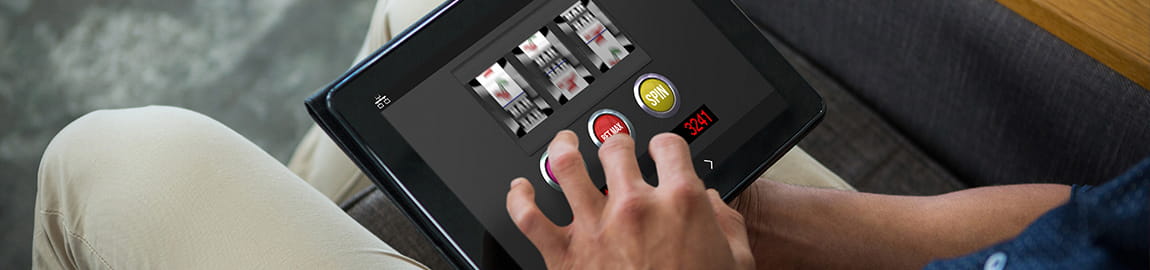 Ein Spieler spielt Online Slots auf dem Tablet.