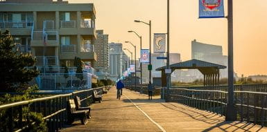 Blick auf die Strandpromenade von Atlantic City